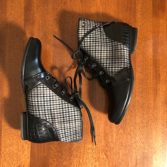 unity in diversity Shoes - UNITY IN DIVERSITY | Leather and plaid lace boot